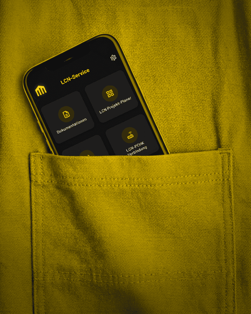 Smartphone mit LCN Service App 3.0 in Hemdtasche.